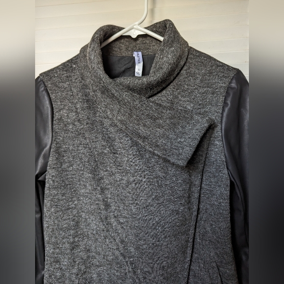Fabletics Jacket size Small, Gray and Black - Picture 2 of 12